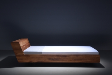 orig. LUGO - kvalitní, moderní a nadčasový design postele s výrazným čelem